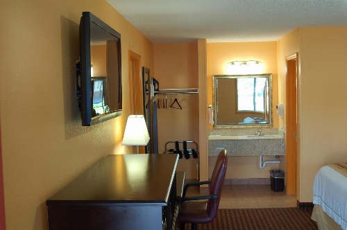 Budgetel Inn Glens Falls-Lake George-Saratoga image 2