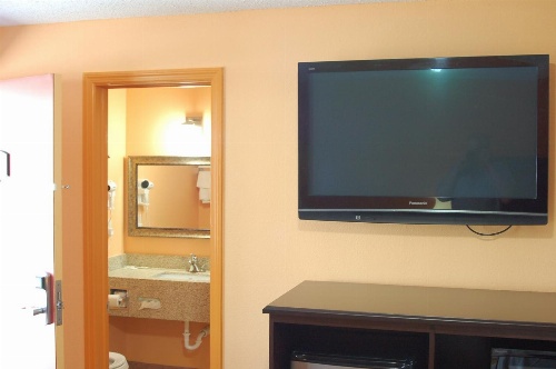 Budgetel Inn Glens Falls-Lake George-Saratoga image 3